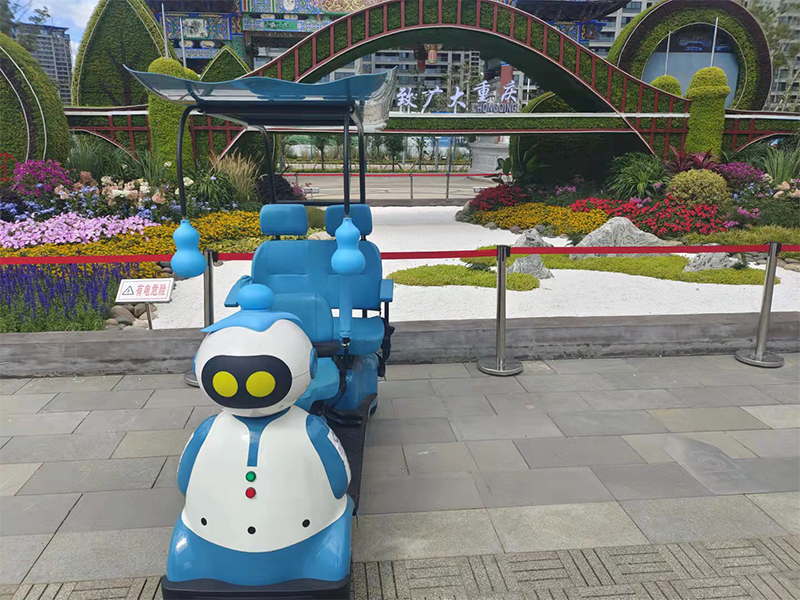 旅游观光车为游客提供便捷的出行方式